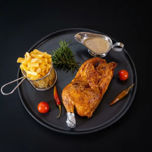 Jumatati De Pui La Ceaun Cu Cartofi Prajiti Si Mujdeo (950G)